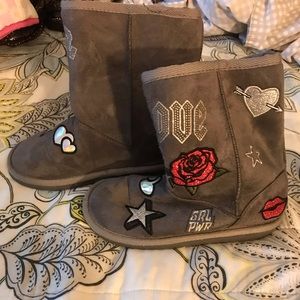 Girls boots 2 for $6 sale! Last weekend! Closing!